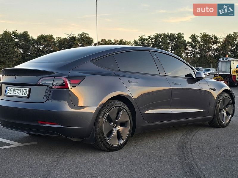 Седан Tesla Model 3 2023 в Днепре