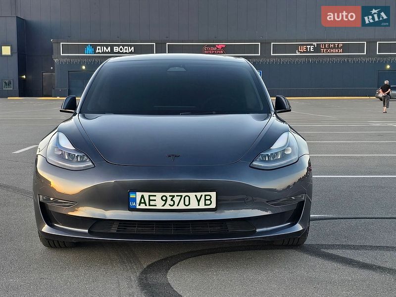Седан Tesla Model 3 2023 в Днепре