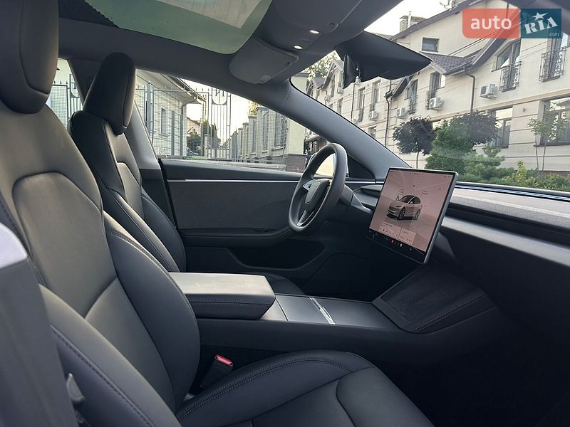 Седан Tesla Model 3 2024 в Львові