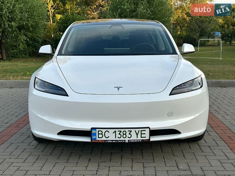 Седан Tesla Model 3 2024 в Львові