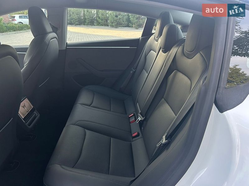Седан Tesla Model 3 2024 в Львові