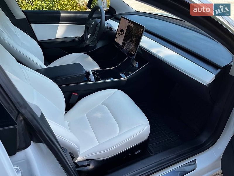 Седан Tesla Model 3 2020 в Хмельницком