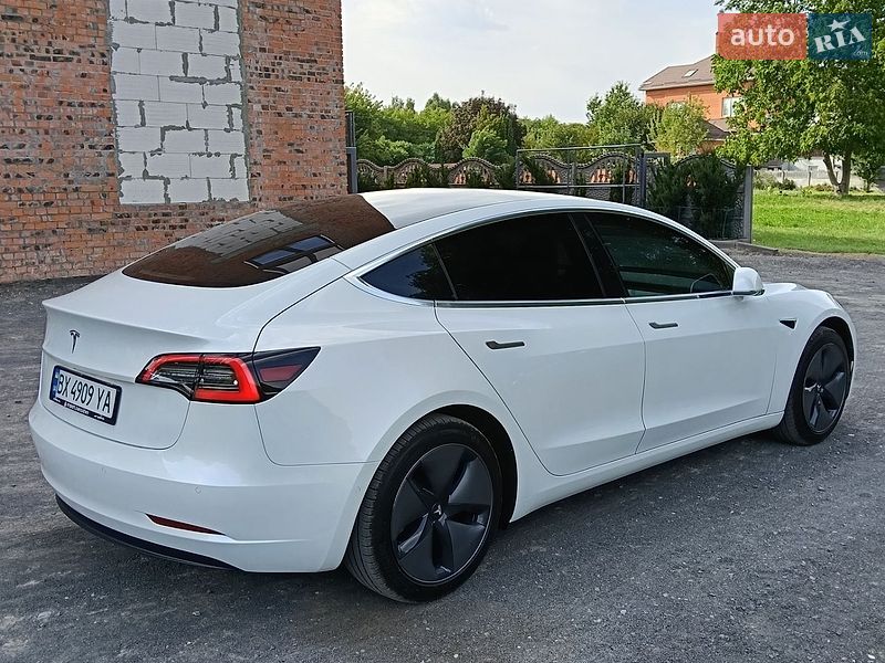 Седан Tesla Model 3 2020 в Хмельницком