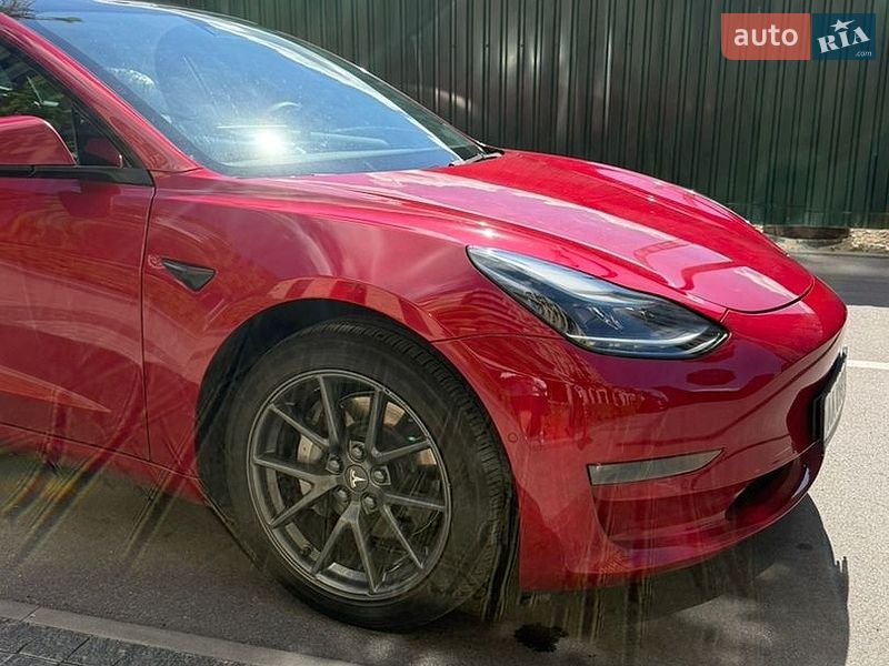 Седан Tesla Model 3 2022 в Киеве