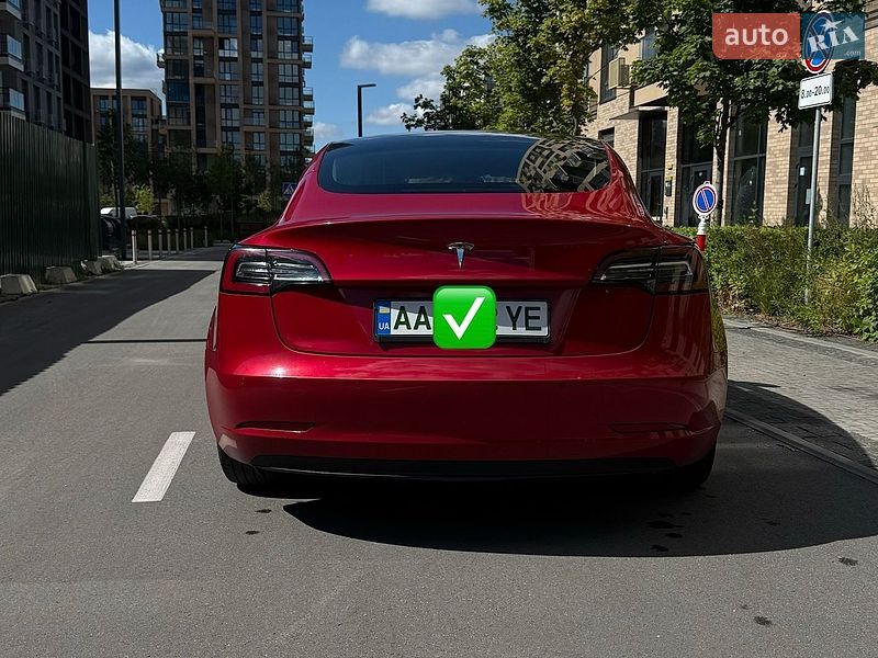 Седан Tesla Model 3 2022 в Киеве