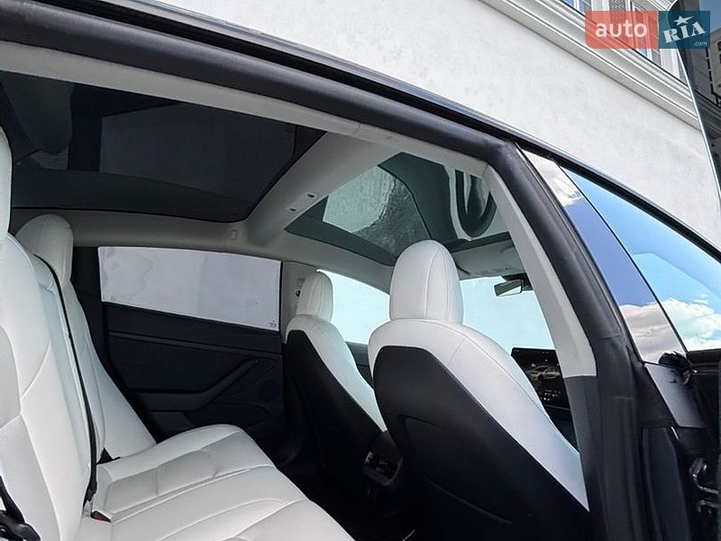 Седан Tesla Model 3 2022 в Києві
