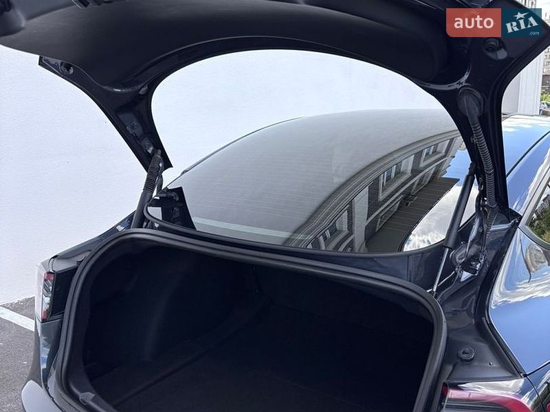 Седан Tesla Model 3 2022 в Києві