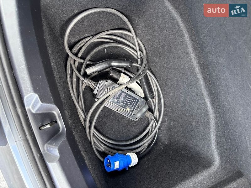 Седан Tesla Model 3 2022 в Києві