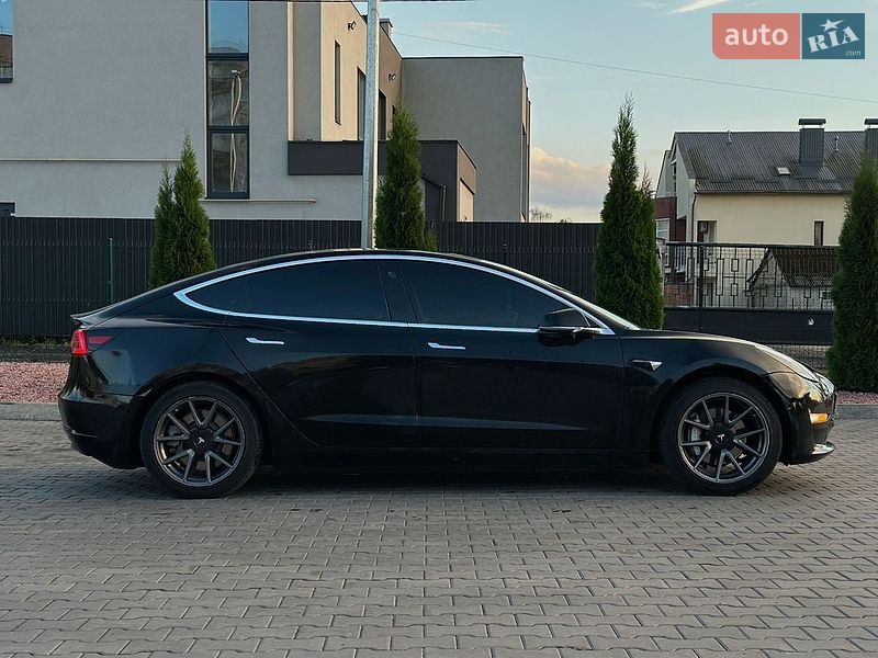Седан Tesla Model 3 2019 в Луцьку