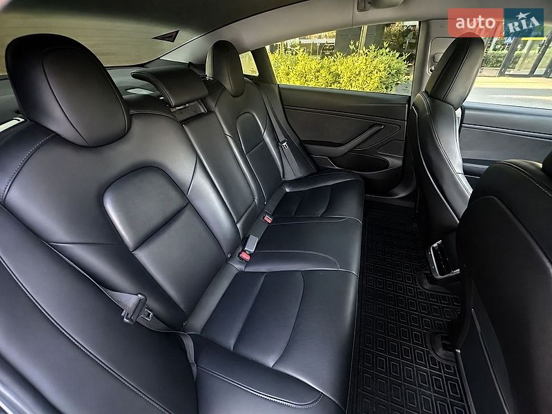 Седан Tesla Model 3 2019 в Луцьку