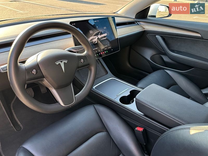 Седан Tesla Model 3 2022 в Киеве