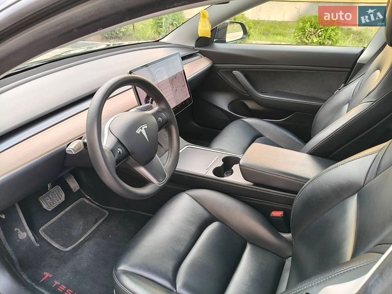 Седан Tesla Model 3 2020 в Івано-Франківську