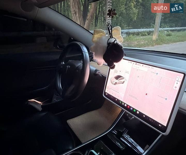 Седан Tesla Model 3 2018 в Харкові