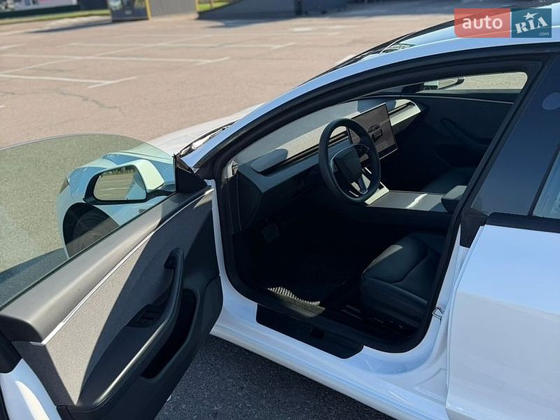 Седан Tesla Model 3 2024 в Києві