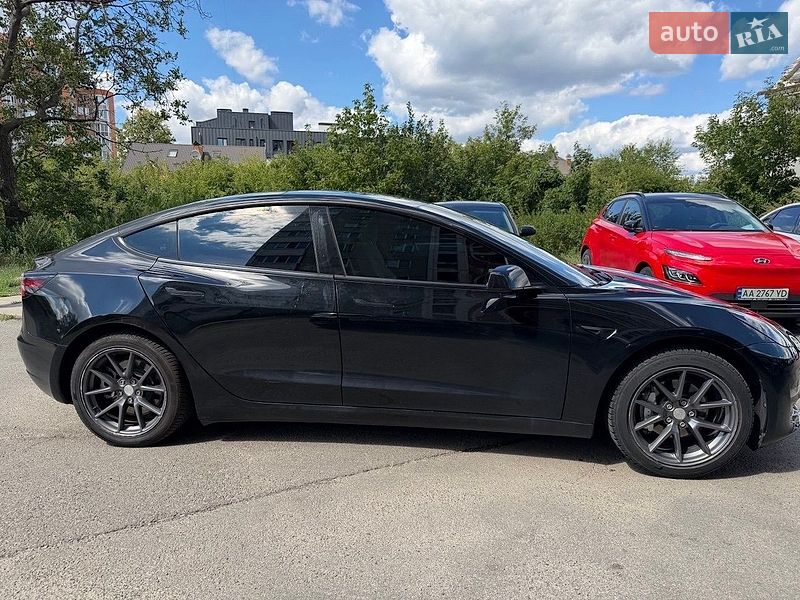 Седан Tesla Model 3 2023 в Киеве
