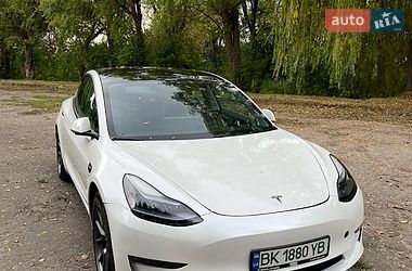 Седан Tesla Model 3 2021 в Млинове
