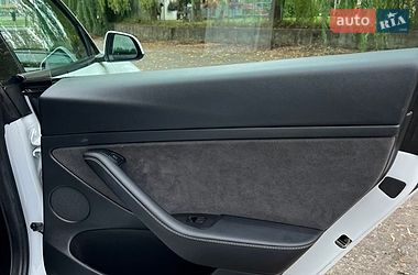 Седан Tesla Model 3 2021 в Млинове