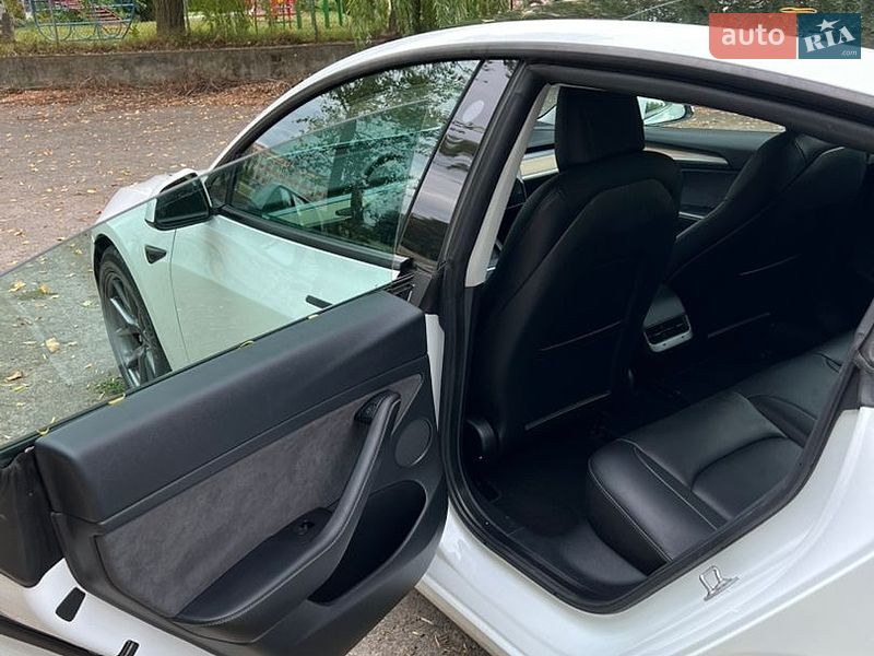 Седан Tesla Model 3 2021 в Млинове