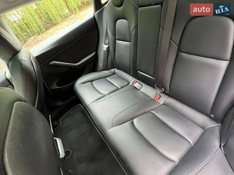 Седан Tesla Model 3 2021 в Млинове