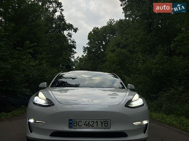 Седан Tesla Model 3 2019 в Львові