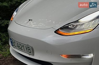 Седан Tesla Model 3 2019 в Львові