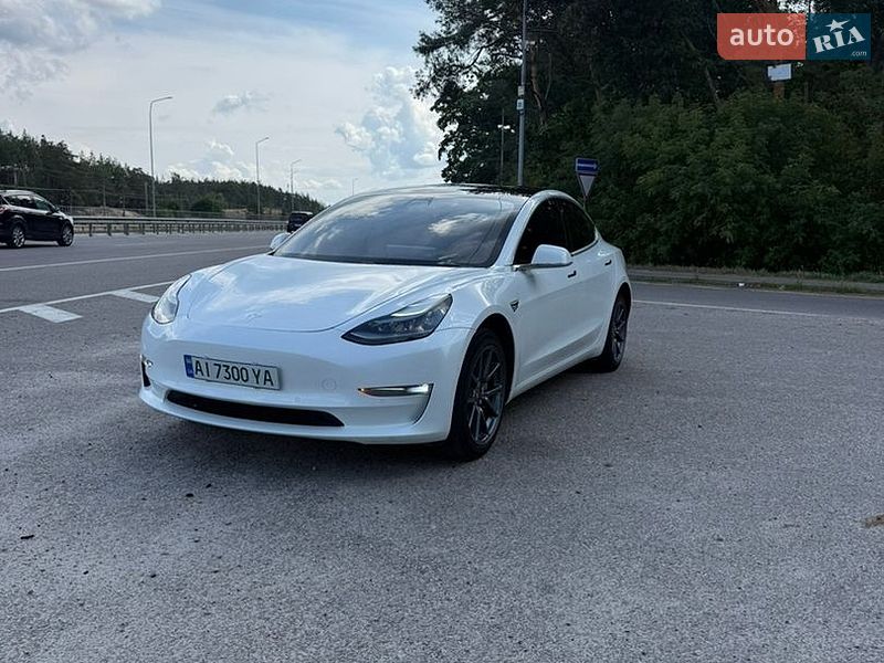 Седан Tesla Model 3 2020 в Обухові