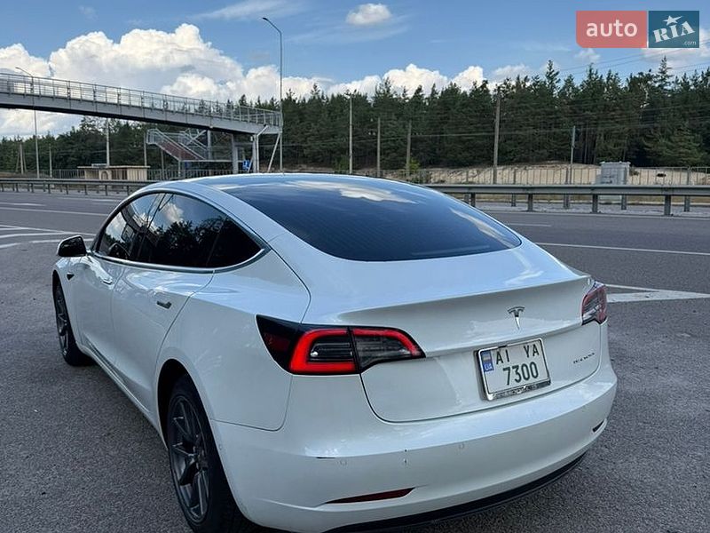 Седан Tesla Model 3 2020 в Обухові
