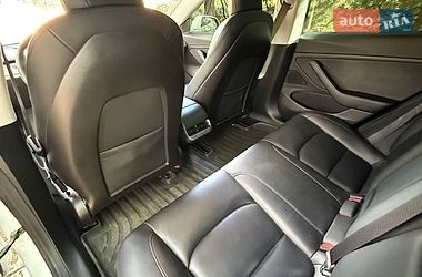 Седан Tesla Model 3 2020 в Обухові