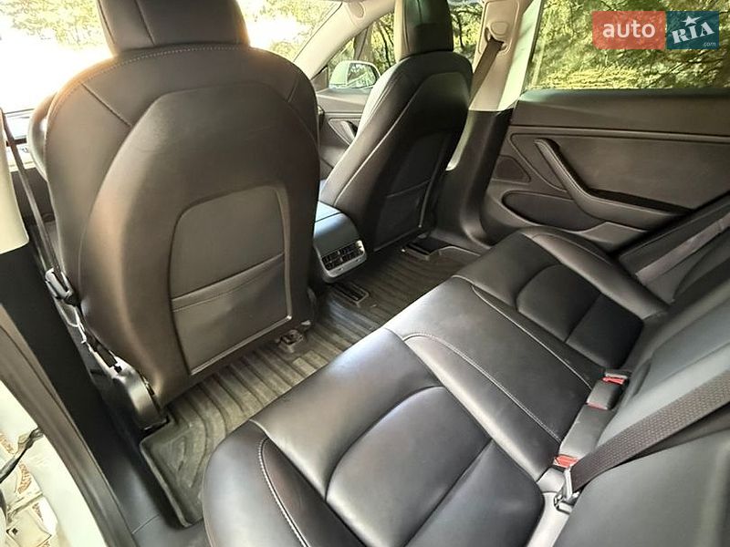 Седан Tesla Model 3 2020 в Обухові