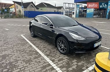 Седан Tesla Model 3 2018 в Івано-Франківську