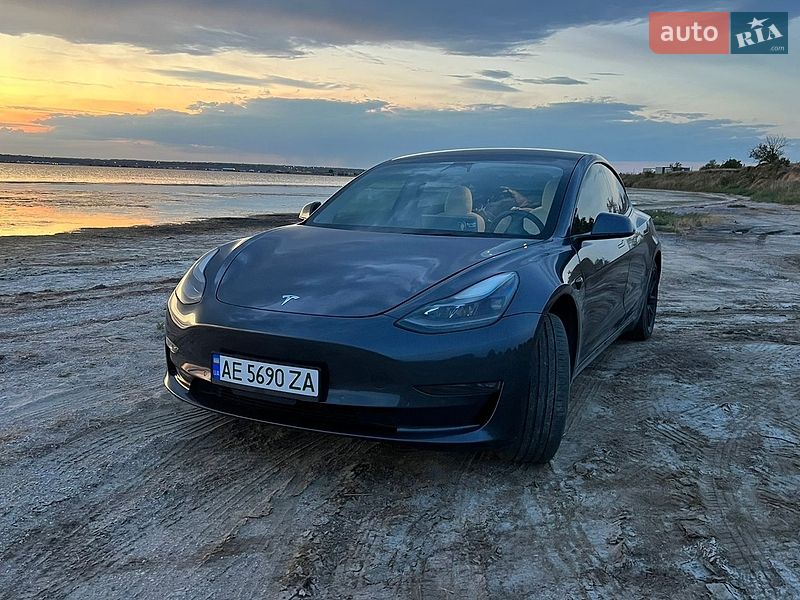 Седан Tesla Model 3 2022 в Дніпрі