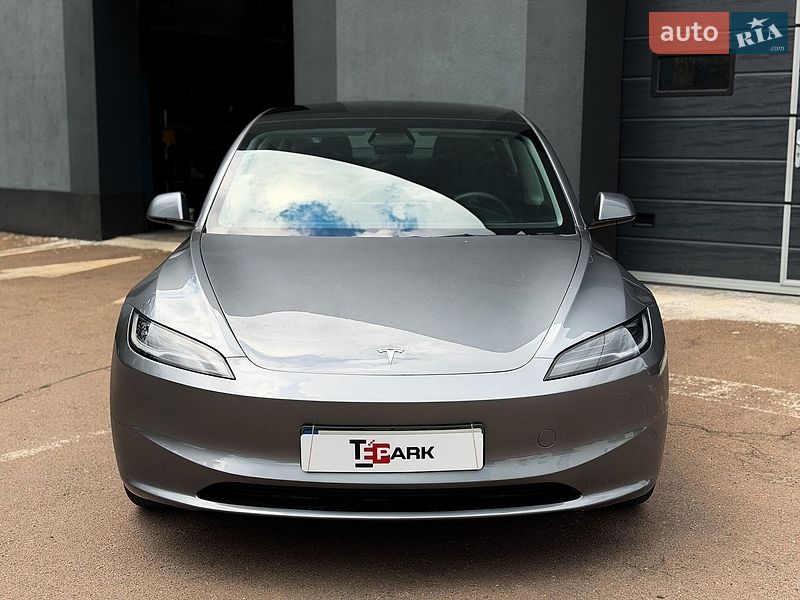 Седан Tesla Model 3 2025 в Киеве