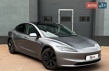 Седан Tesla Model 3 2025 в Києві