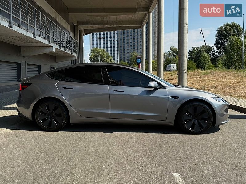 Седан Tesla Model 3 2024 в Киеве