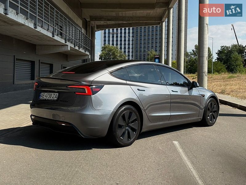 Седан Tesla Model 3 2024 в Києві