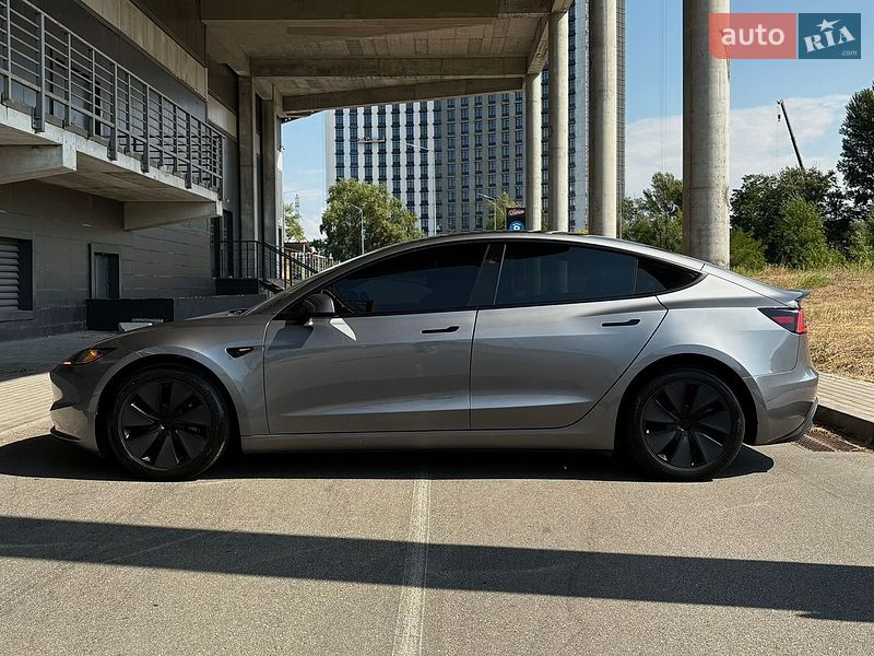 Седан Tesla Model 3 2024 в Киеве