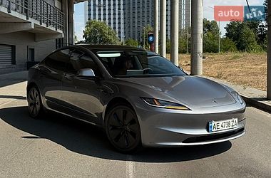 Седан Tesla Model 3 2024 в Киеве