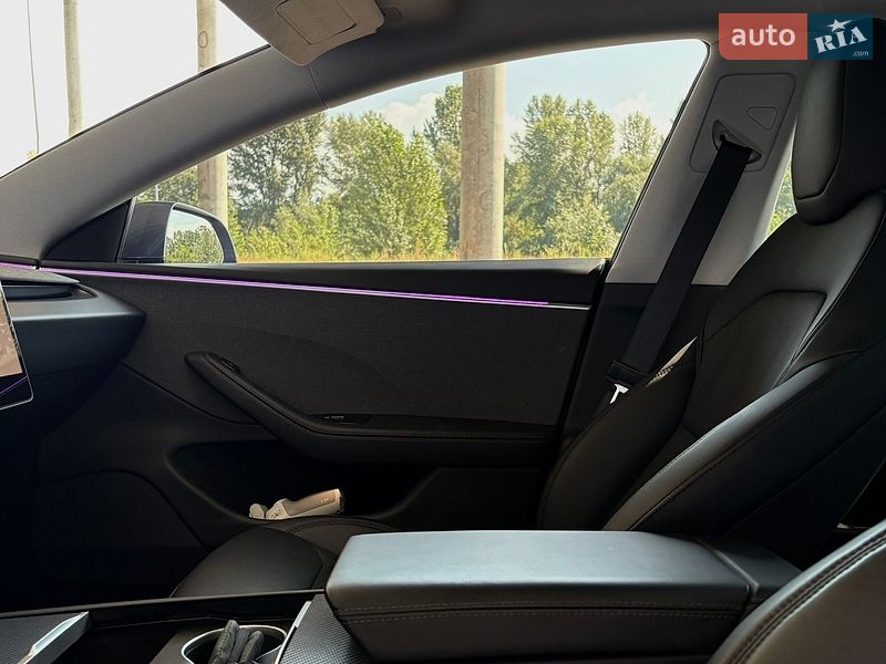 Седан Tesla Model 3 2024 в Києві