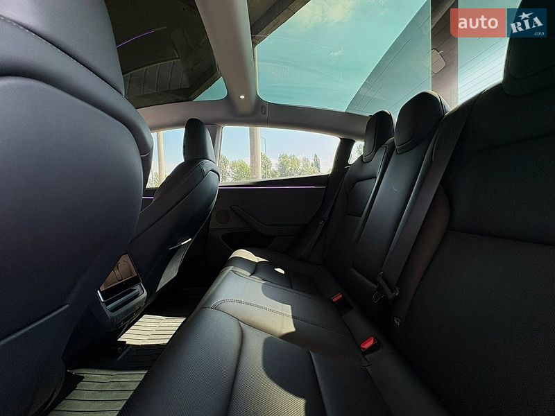 Седан Tesla Model 3 2024 в Киеве