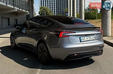 Седан Tesla Model 3 2024 в Киеве