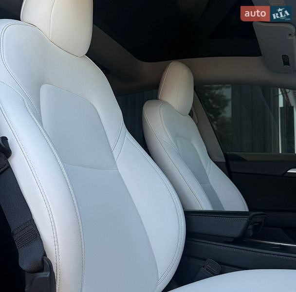 Седан Tesla Model 3 2021 в Кривому Розі