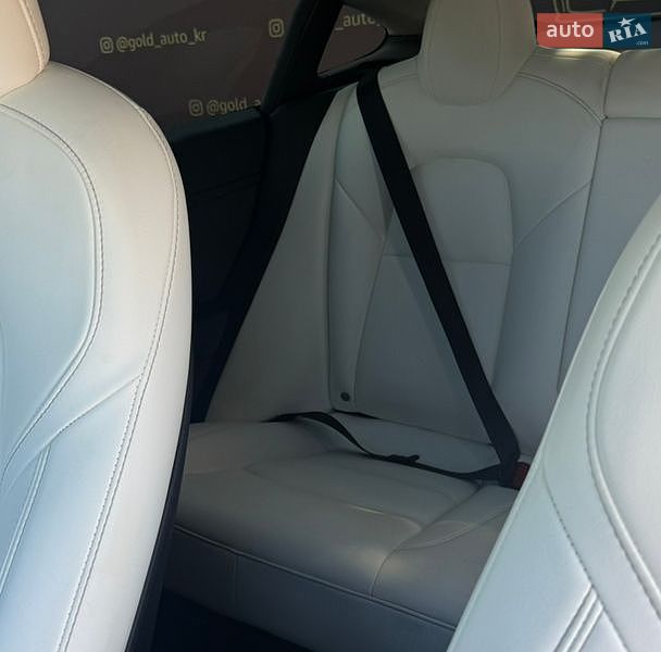 Седан Tesla Model 3 2021 в Кривому Розі