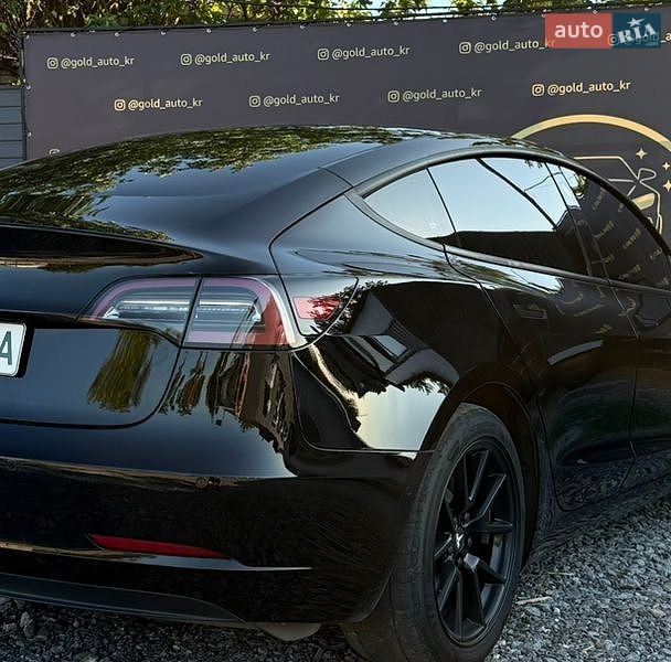 Седан Tesla Model 3 2021 в Кривому Розі
