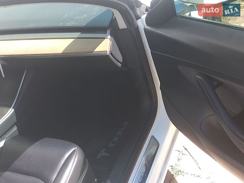 Седан Tesla Model 3 2020 в Одессе