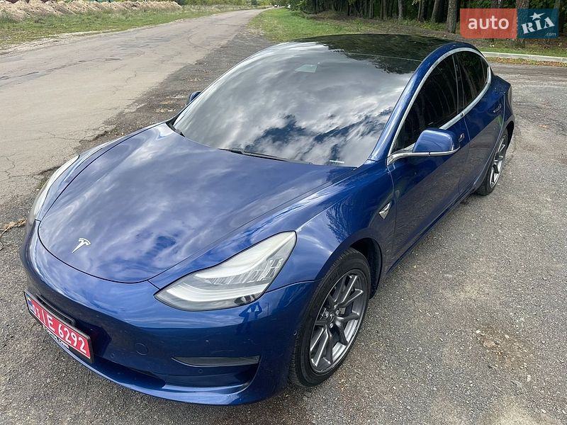 Седан Tesla Model 3 2019 в Луцке