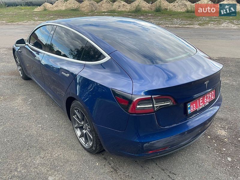 Седан Tesla Model 3 2019 в Луцке