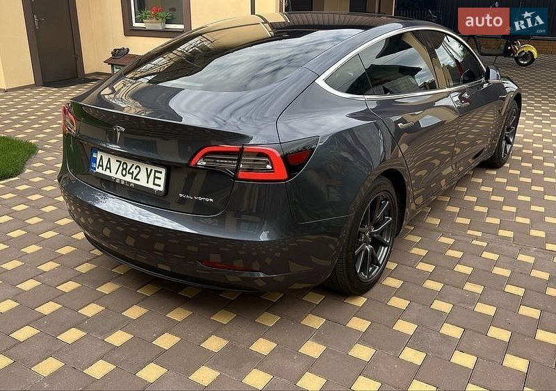 Седан Tesla Model 3 2019 в Киеве