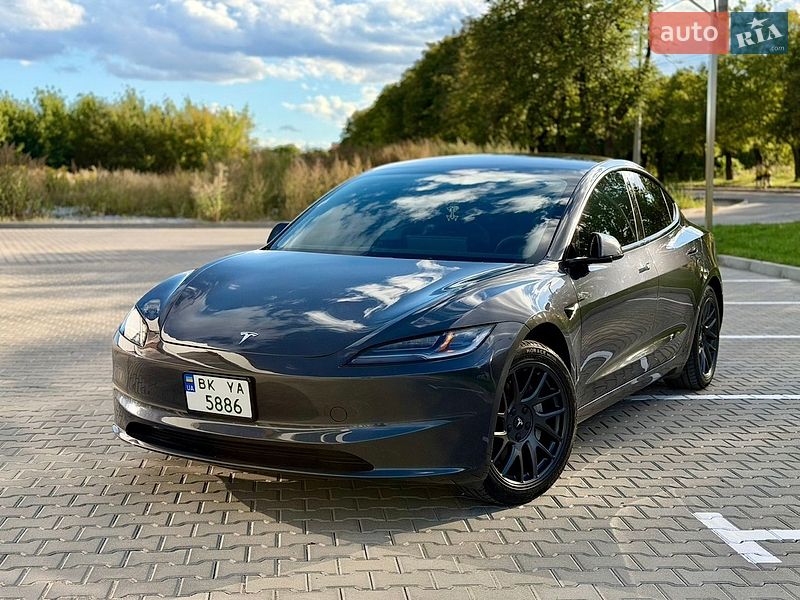 Седан Tesla Model 3 2024 в Рівному