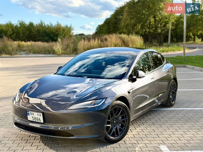 Седан Tesla Model 3 2024 в Рівному