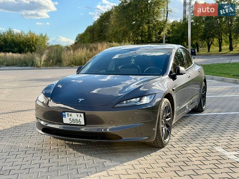 Седан Tesla Model 3 2024 в Рівному